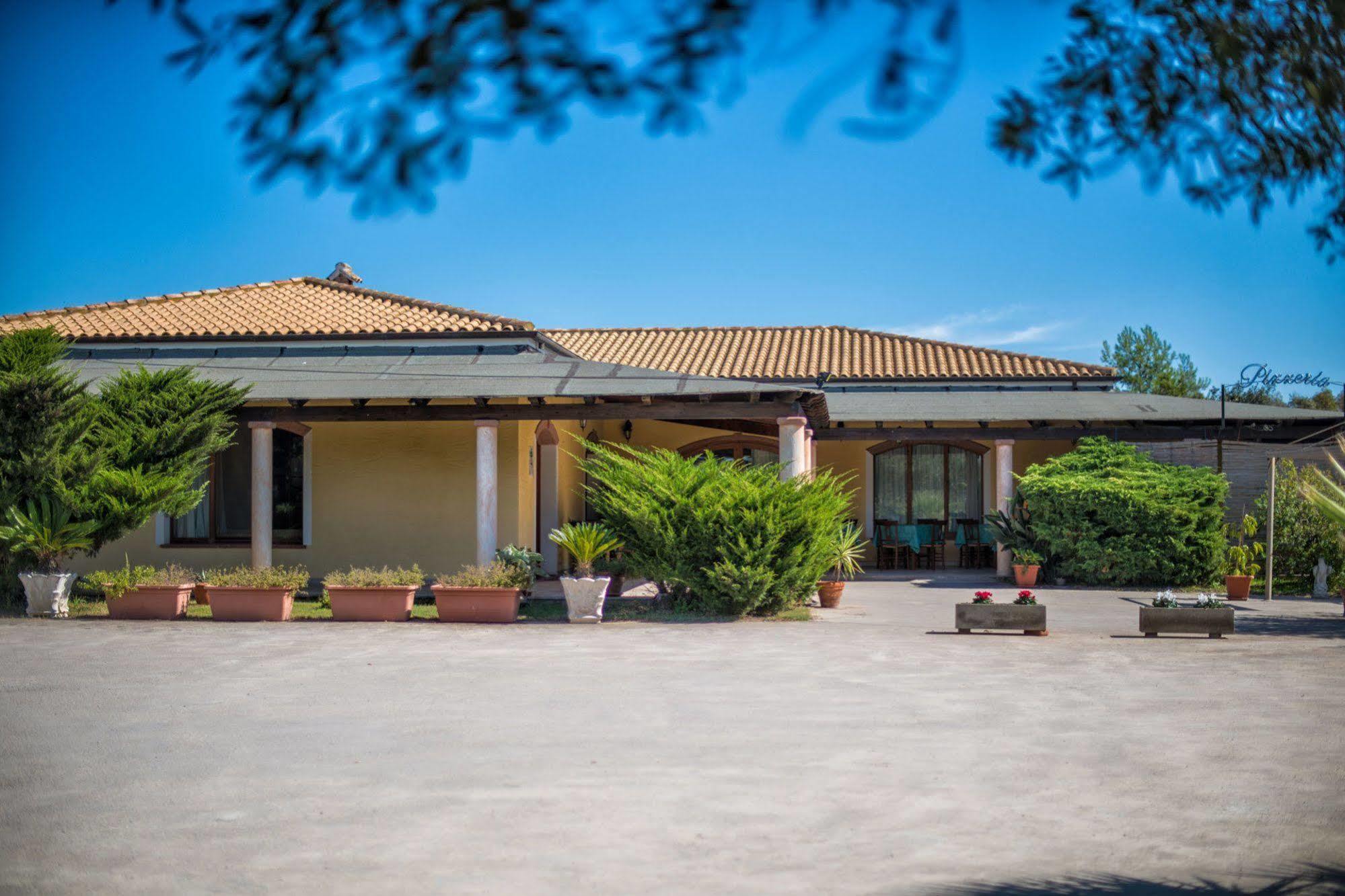Hotel Perda Rubia San Giovanni Suergiu Exterior photo